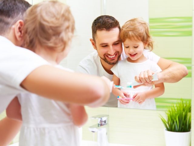 A Step-by-Step Guide to Teaching Good Brushing Habits to Your Kids (featured image)