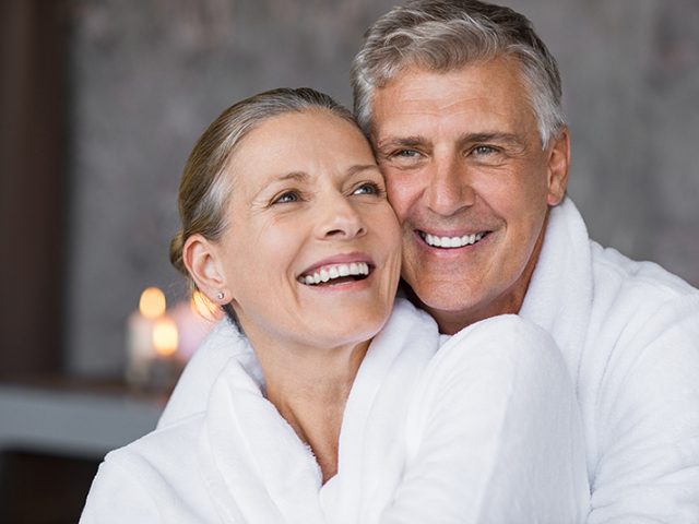 Oral Hygiene With Dentures (featured image)