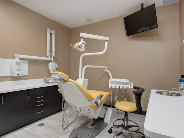 5 Reasons to Visit the Dentist (featured image)